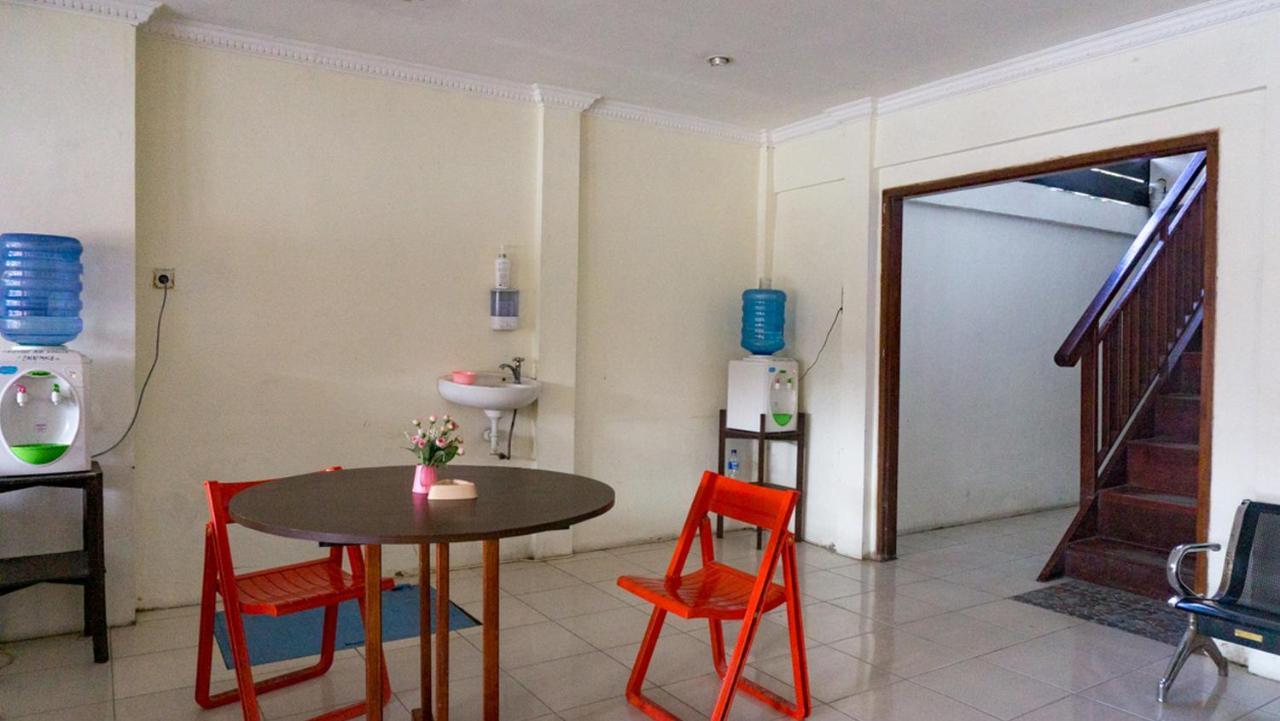 Reddoorz Near Sentani Airport Jayapura Hotel Exterior photo