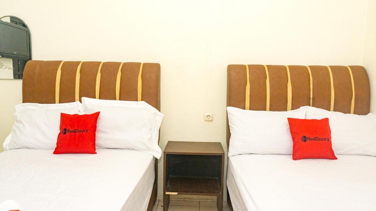 Reddoorz Near Sentani Airport Jayapura Hotel Exterior photo